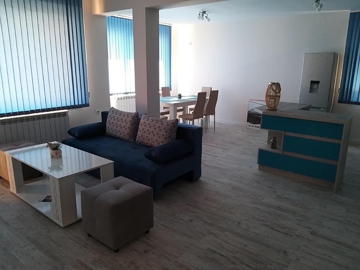 Апартамент Трапезица Скай Veliko Tarnovo Ngoại thất bức ảnh