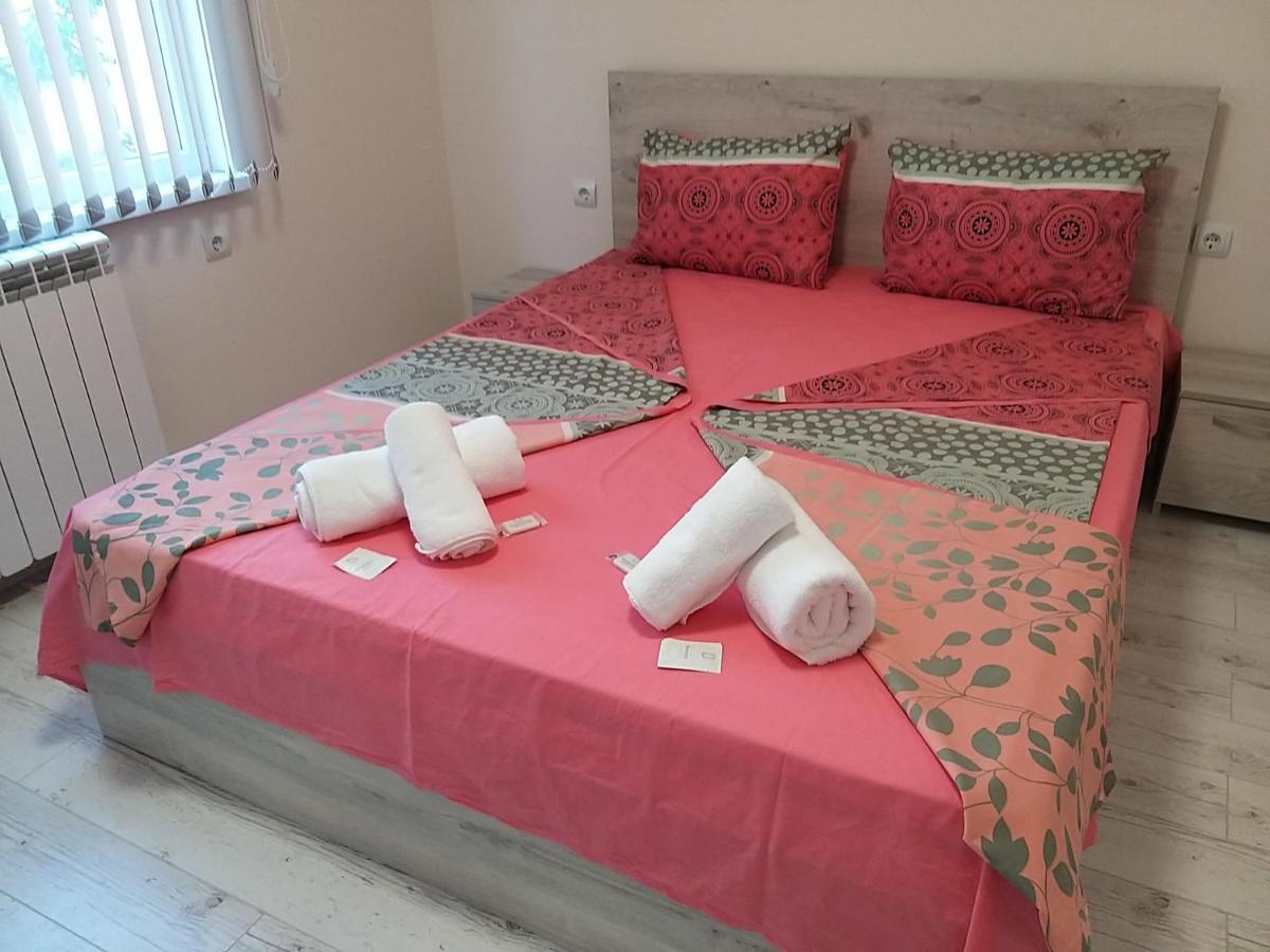 Апартамент Трапезица Скай Veliko Tarnovo Ngoại thất bức ảnh