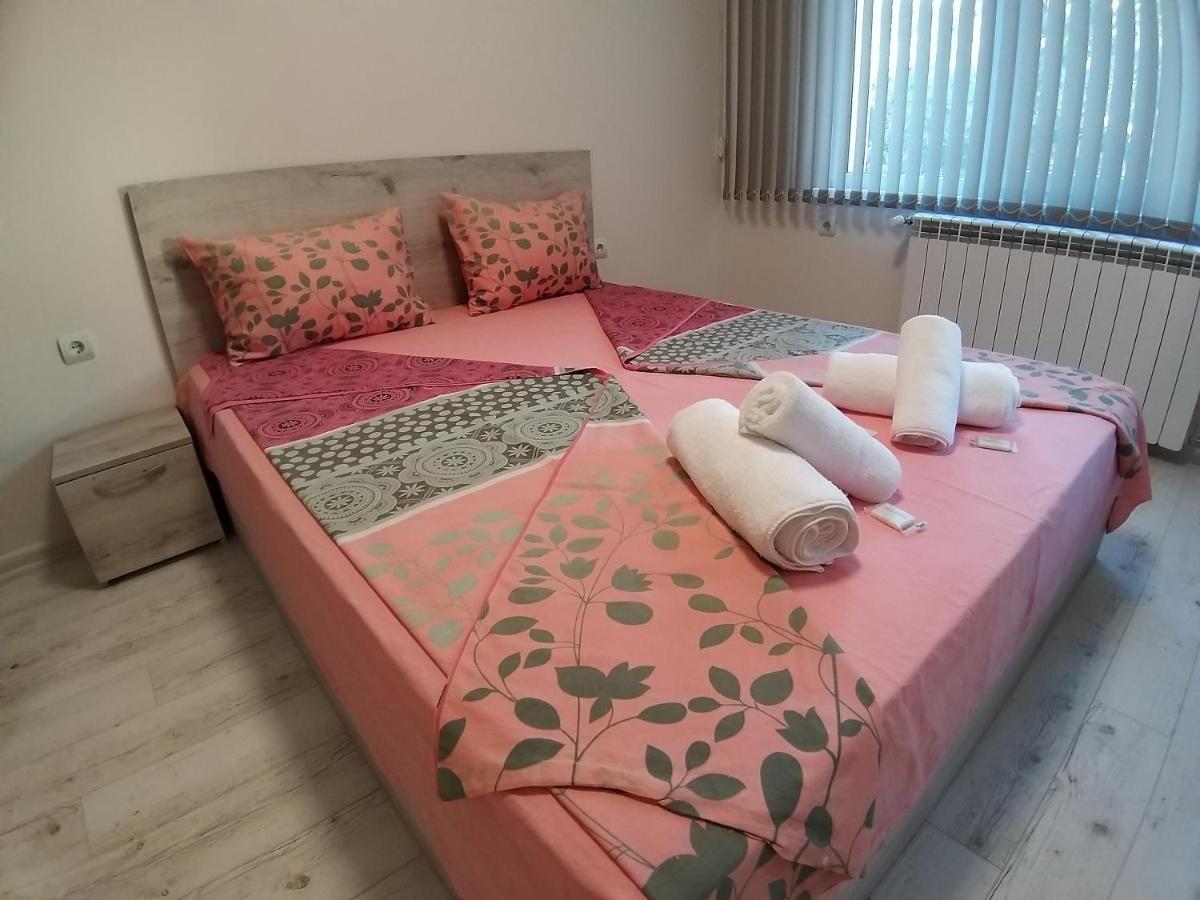 Апартамент Трапезица Скай Veliko Tarnovo Ngoại thất bức ảnh