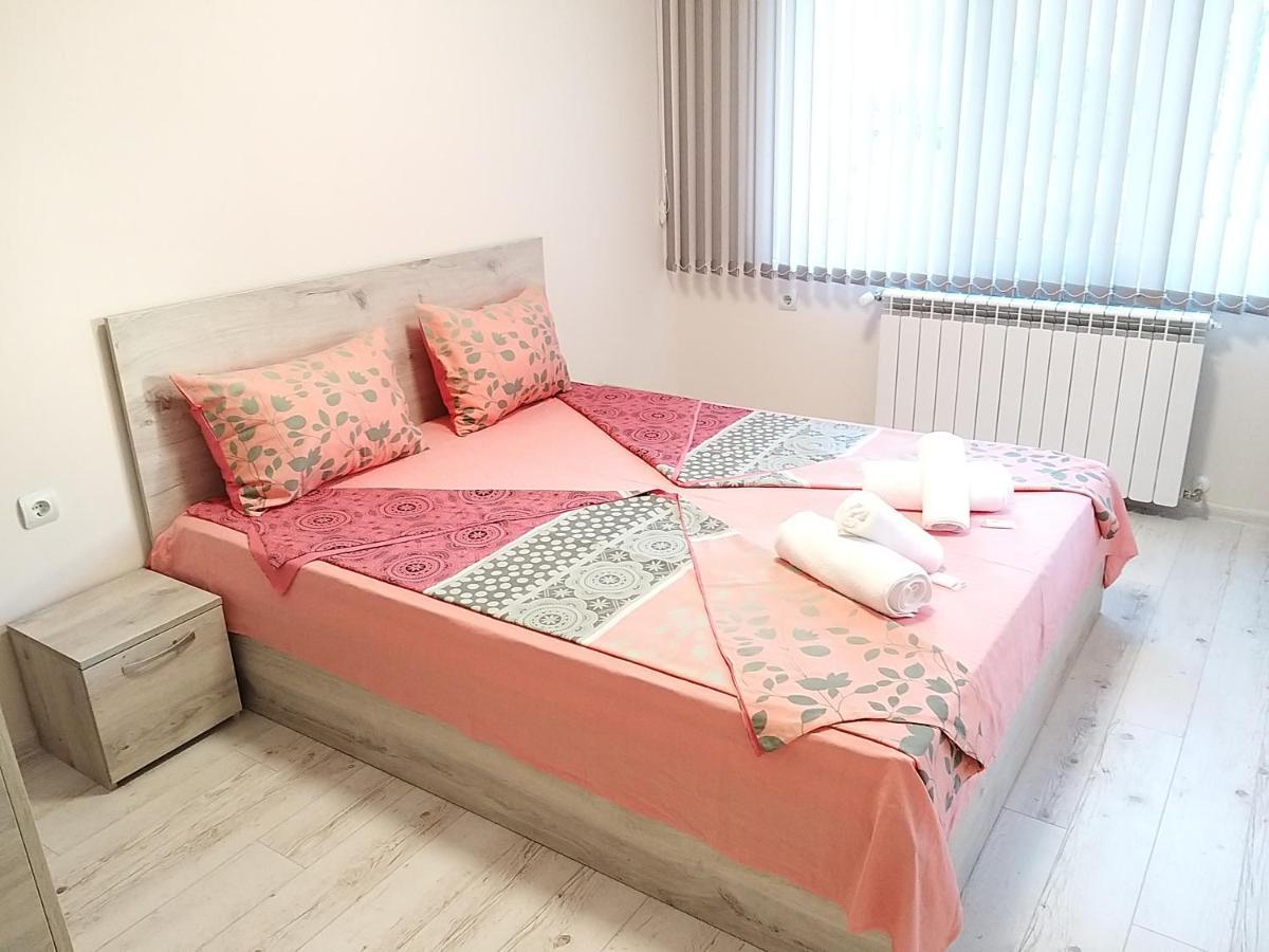 Апартамент Трапезица Скай Veliko Tarnovo Ngoại thất bức ảnh