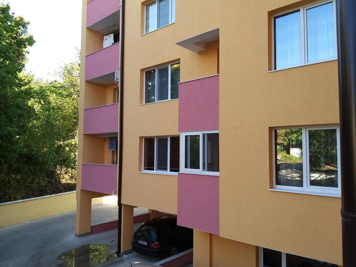 Апартамент Трапезица Скай Veliko Tarnovo Ngoại thất bức ảnh